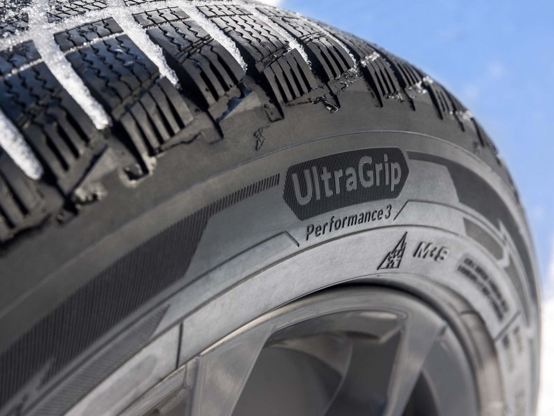 Wintertaugliche Reifen müssen den Alpine-Gipfel tragen. (Foto: Goodyear)